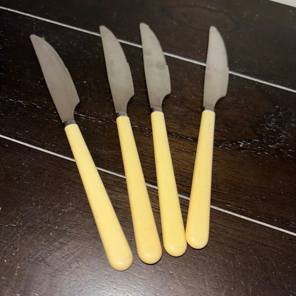 Set of Four | Vintage Imperial | Cream‎ Handle | Stainless Steel Table Knives